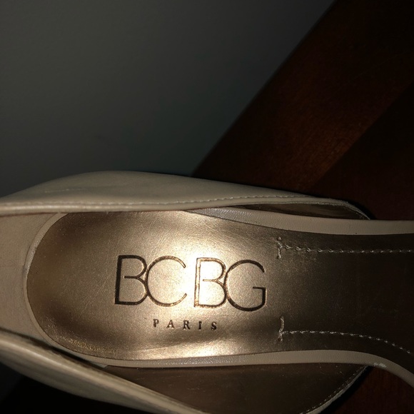 BCBG Nude heels 👠👠 - Picture 3 of 5